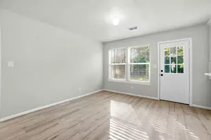 10832 Royal Forest Dr, Conroe, TX 77303 - Photo 15