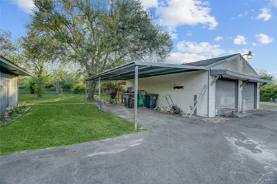 300 Mustang Road, Alvin, TX 77511 - Photo 9