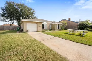 8611 Amblewood Dr, Houston, TX 77099 - Photo 29