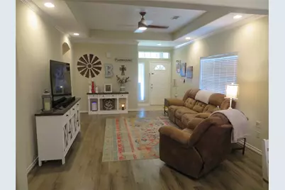 422 E Hunting Tower Run, Conroe, TX 77316 - Photo 5