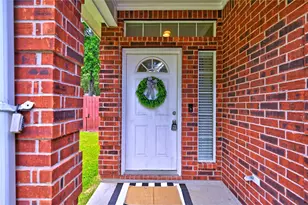 422 E Hunting Tower Run, Conroe, TX 77316 - Photo 5