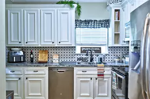 422 E Hunting Tower Run, Conroe, TX 77316 - Photo 11