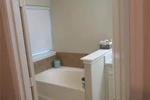 422 E Hunting Tower Run, Conroe, TX 77316 - Photo 11