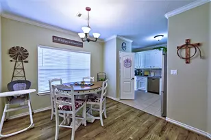 422 E Hunting Tower Run, Conroe, TX 77316 - Photo 9