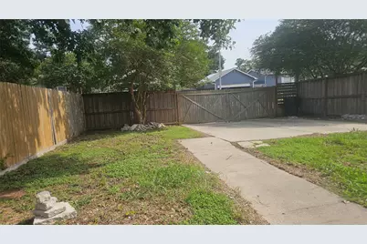 12011 Greencanyon Drive, Houston, TX 77044 - Photo 11