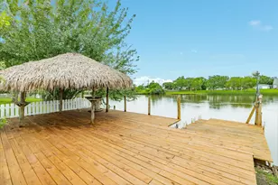 127 Bastrop Bayou Dr, Angleton, TX 77515 - Photo 15