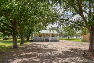 1678 Bayview Dr, Palacios, TX 77465 - Photo 3