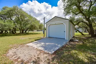 1678 Bayview Dr, Palacios, TX 77465 - Photo 43