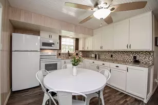 1678 Bayview Dr, Palacios, TX 77465 - Photo 17