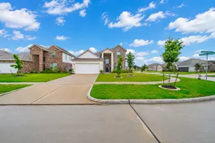 4806 Camden Bristol Dr, Baytown, TX 77521 - Photo 1