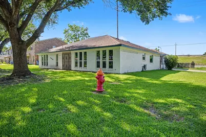 8319 Crestwood Drive, Texas City, TX 77591 - Photo 3