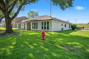 8319 Crestwood Dr, Texas City, TX 77591 - Photo 3