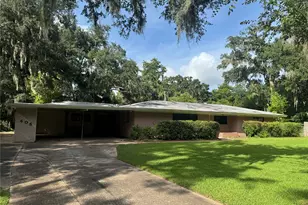 408 Oak Dr, Lake Jackson, TX 77566 - Photo 1