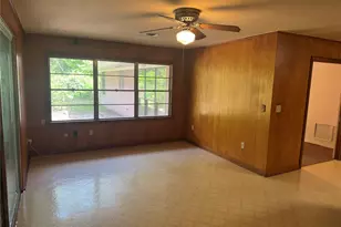 408 Oak Dr, Lake Jackson, TX 77566 - Photo 3