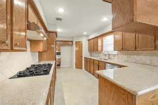 807 Green Belt Dr, Sugar Land, TX 77498 - Photo 9