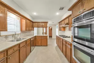 807 Green Belt Dr, Sugar Land, TX 77498 - Photo 5