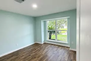 10942 Dunvegan Way, Houston, TX 77013 - Photo 9