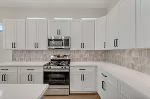 123 Amundsen St, Houston, TX 77009 - Photo 9