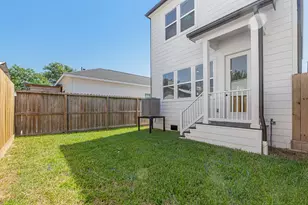 123 Amundsen St, Houston, TX 77009 - Photo 5