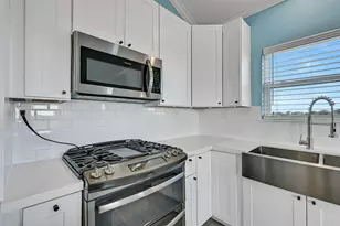 3911 Warrior Ct, Galveston, TX 77554 - Photo 17
