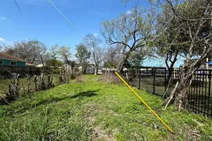 715 E 34th St, Houston, TX 77022 - Photo 1