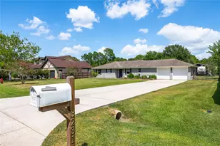 3231 W Meadow Ln, Dickinson, TX 77539 - Photo 1