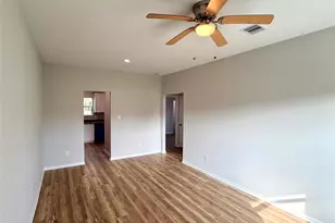 502 Ross Sterling St, Anahuac, TX 77514 - Photo 9