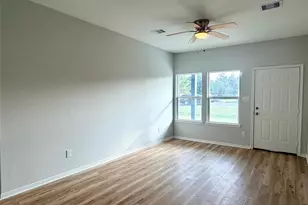 502 Ross Sterling St, Anahuac, TX 77514 - Photo 7