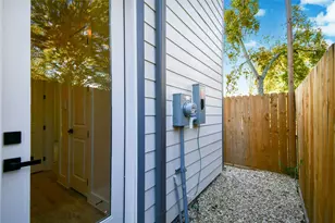 3229 Tuam St, Houston, TX 77004 - Photo 9