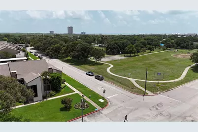 7014 N Holiday Drive, Galveston, TX 77550 - Photo 5