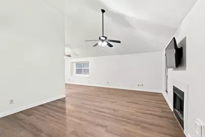 10846 W Mulberry Drive, La Porte, TX 77571 - Photo 5