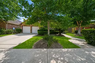 2206 Ascot Ln, Sugar Land, TX 77479 - Photo 3