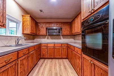 319 Ashley, Livingston, TX 77351 - Photo 3