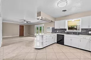 243 Empress Dr, Houston, TX 77034 - Photo 7