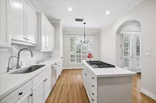 1933 Woodbury St, Houston, TX 77030 - Photo 3