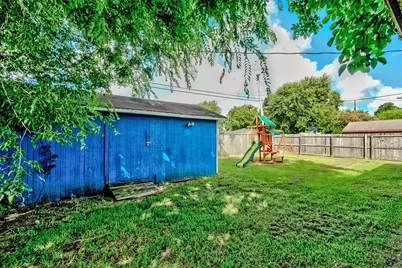 215 W 34th Street, Hockley, TX 77018 - Photo 37