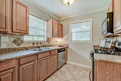 215 W 34th Street, Hockley, TX 77018 - Photo 7
