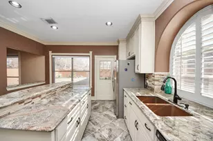 12827 Lindsey Ln, Stafford, TX 77477 - Photo 13