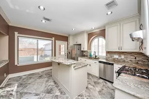 12827 Lindsey Ln, Stafford, TX 77477 - Photo 9