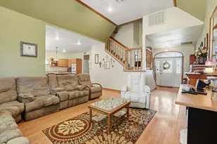 1615 Ambar St, El Campo, TX 77437 - Photo 5