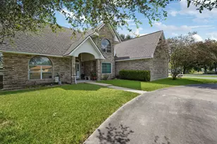 1615 Ambar St, El Campo, TX 77437 - Photo 3