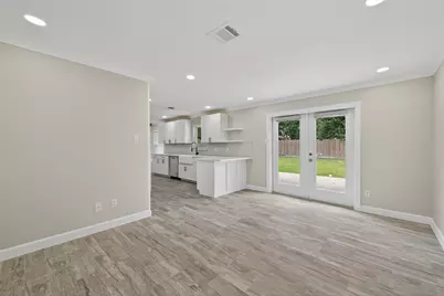 9642 Meadowglen Lane, Houston, TX 77063 - Photo 9