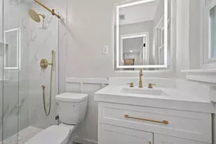 9642 Meadowglen Ln, Houston, TX 77063 - Photo 3