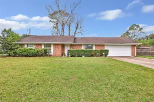 3 Hillcrest St, Dayton, TX 77535 - Photo 1