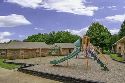 1308 Jacksonville Dr, Jacksonville, TX 75766 - Photo 5