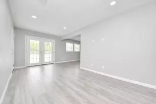 7906 Hammerly Blvd, Houston, TX 77055 - Photo 23