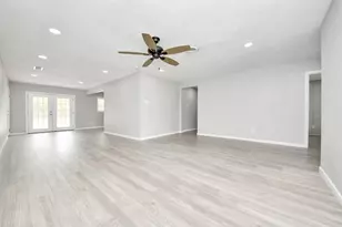 7906 Hammerly Blvd, Houston, TX 77055 - Photo 21