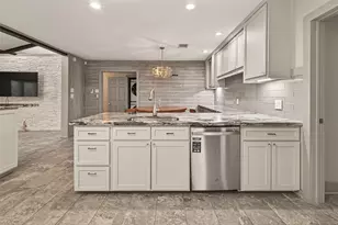 717 W 30th St, Houston, TX 77018 - Photo 13