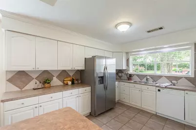 2007 S Rayburn Court, Pasadena, TX 77502 - Photo 7
