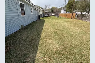 716 E Republic Avenue, Baytown, TX 77520 - Photo 15